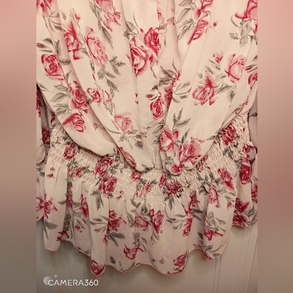 Floral Off-shoulder Flowy crop top Shein - Picture 2 of 4